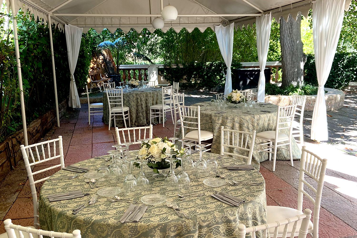 Jardín Magnolio En Masia Mas Coll | Espacio Para Bodas En Alella - Barcelona